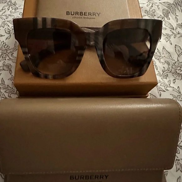 Authentic Burberry Check Square Acetate Sunglasses with Tan  display picture 1